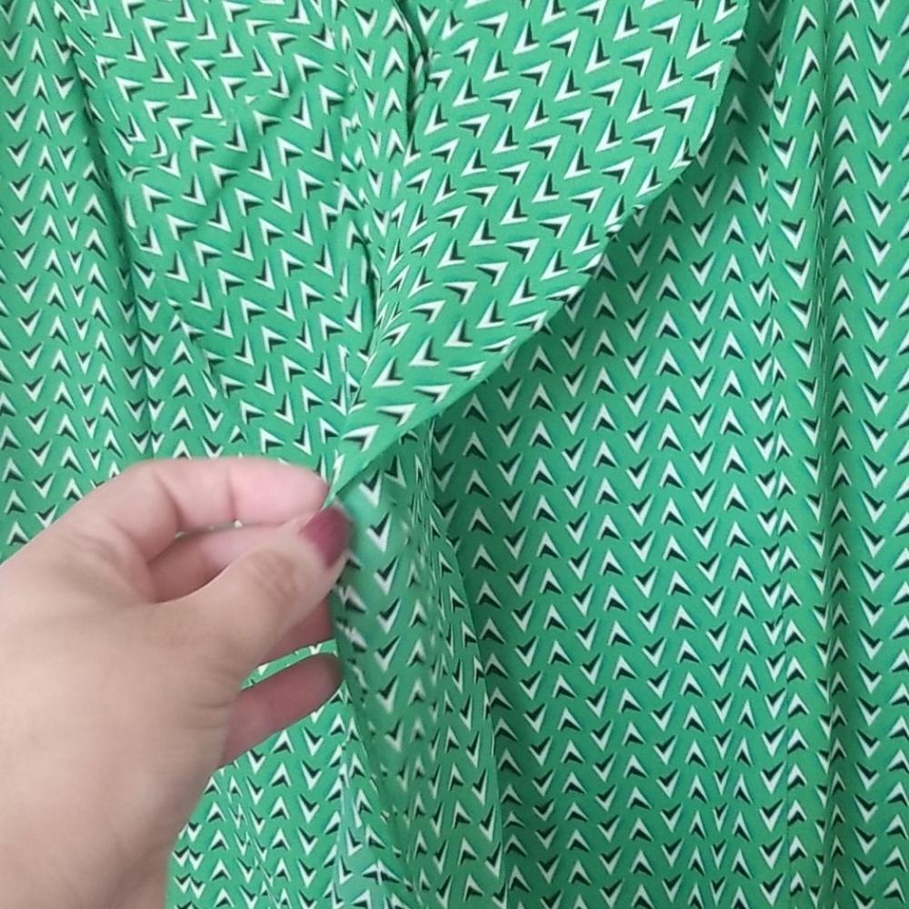 Worthington kelly green ruffle sleeve top medium - Picture 4 of 7